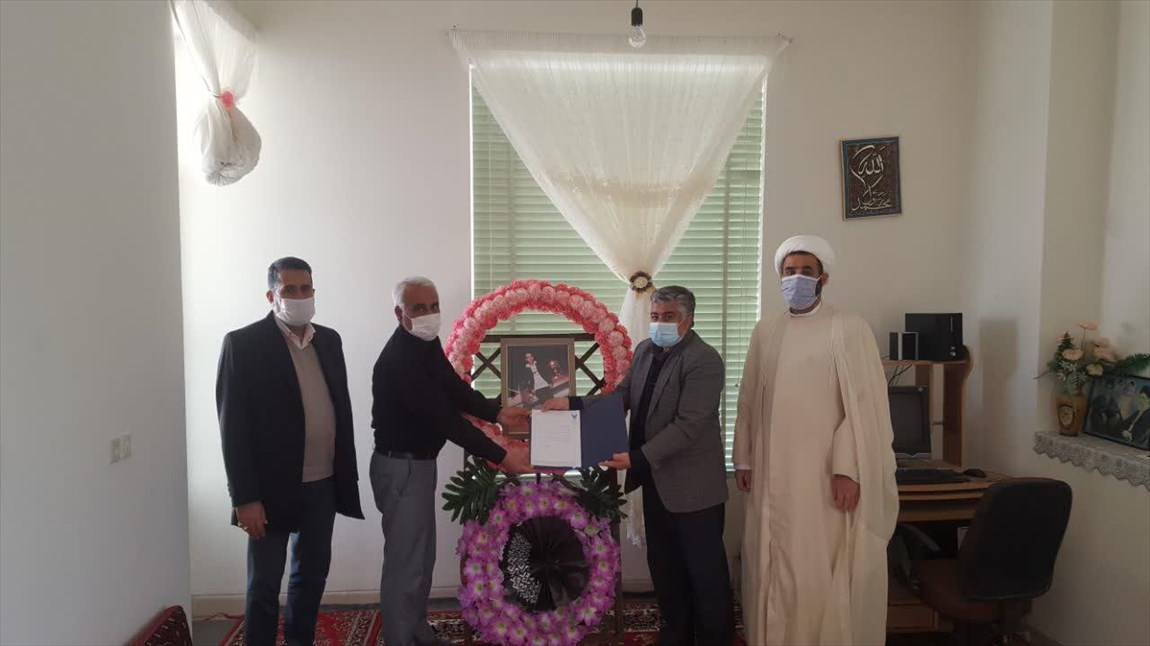 ابلاغ پیام تسلیت دکتر طهرانچی به خانواده دانشجوی دانشگاه آزاد اسلامی اقلید
