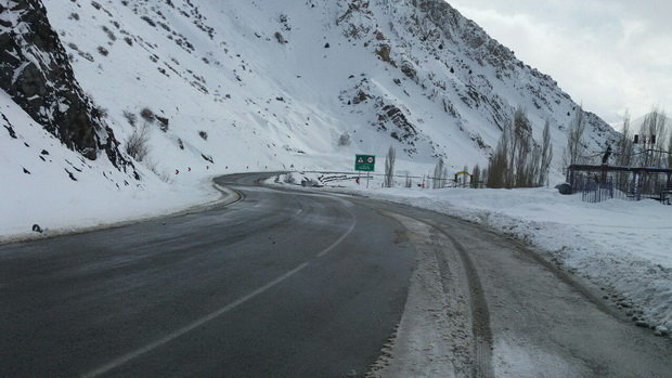 کنترل 52 گردنه مهم فارس در پی بارش برف و باران
