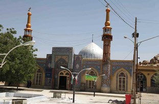 آستان مقدس امام‌زاده عبدالرحمن (ع) غبارروبی و عطرافشانی شد