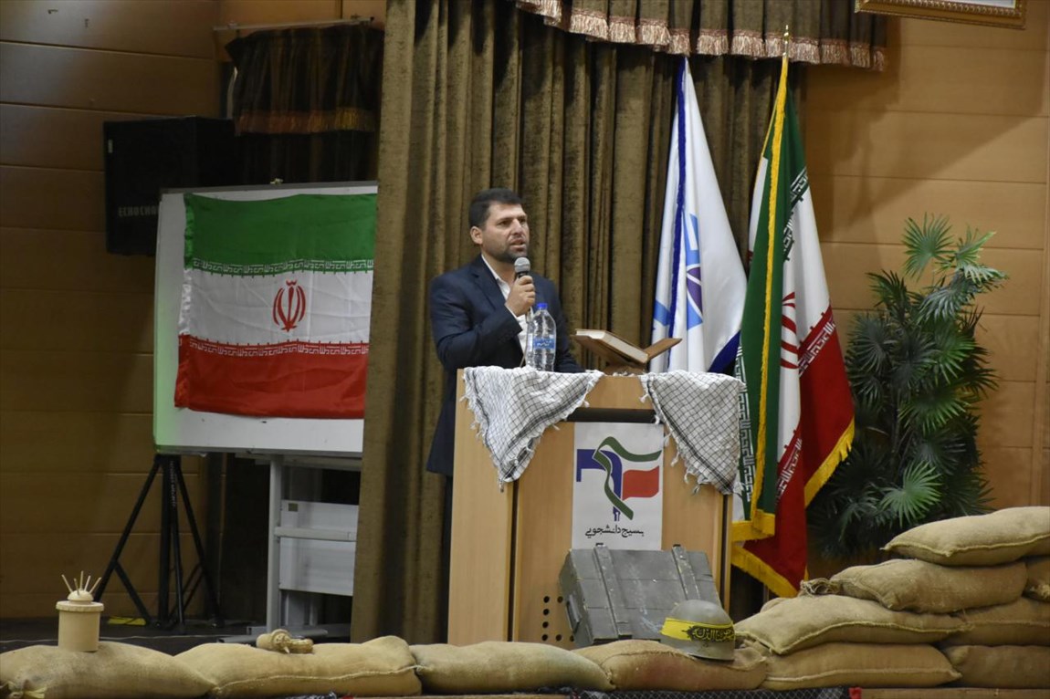 بسیجیان پیشرو جریانات بیرون از دانشگاه باشند